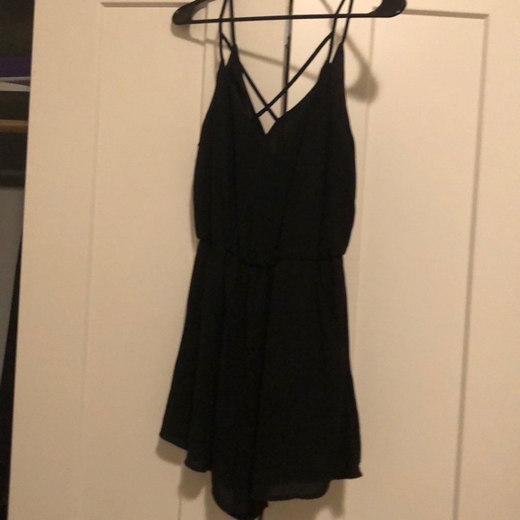 Black romper with pockets! Make an offer! - Picture 4 of 4